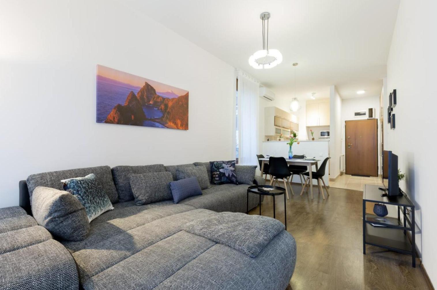 Kazinczy 3 Jewish Hq Bedroom + Living With Balcony * Budapest