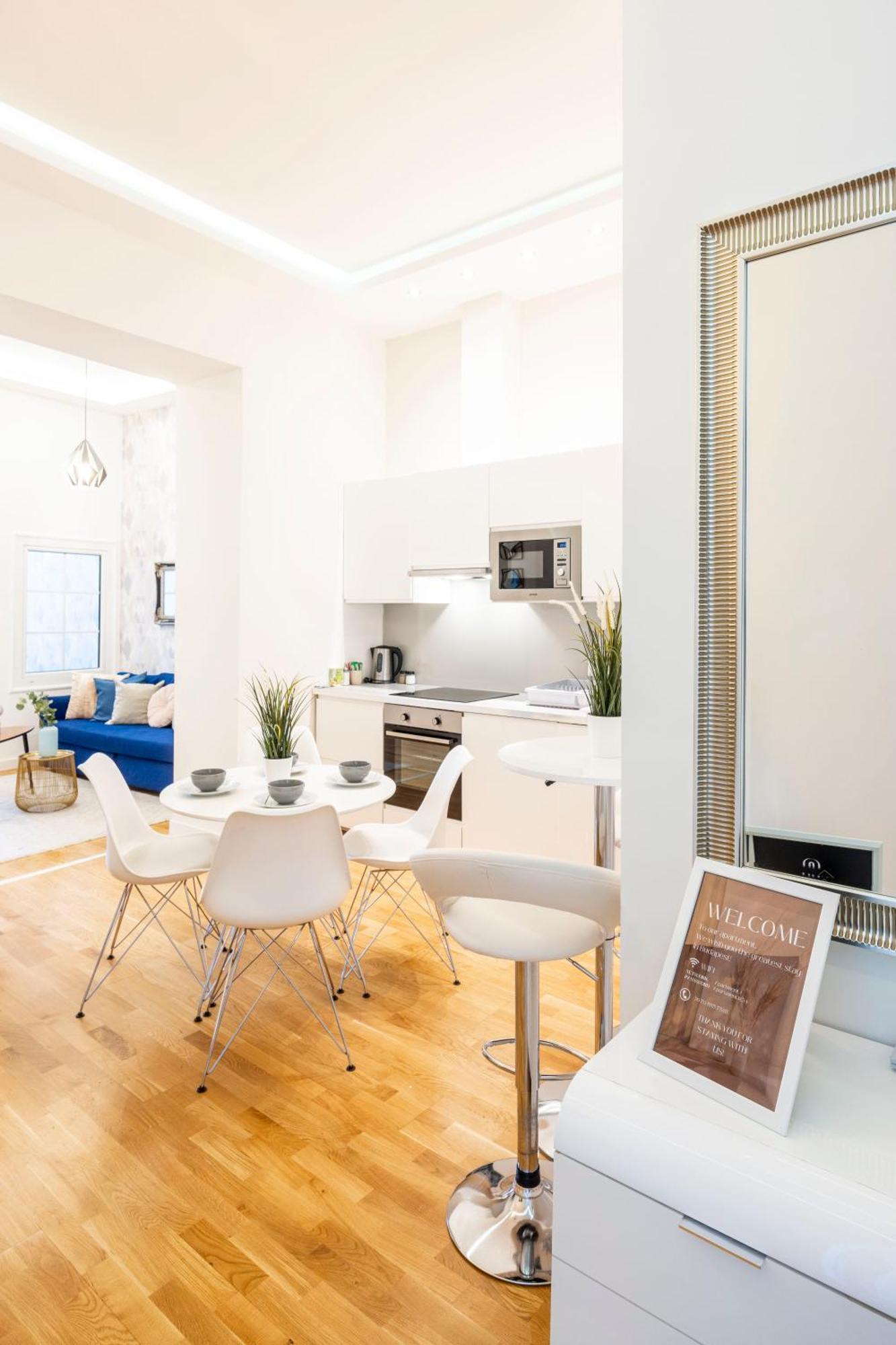 Luxury Quentin 3 Bedrm, 2 Bathrm * Budapest