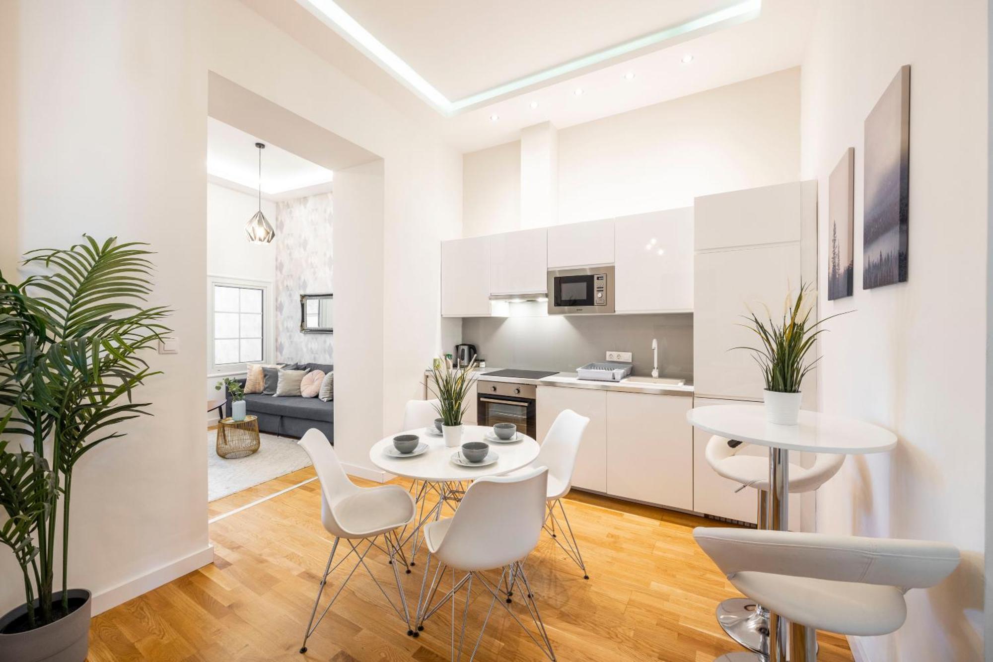 Luxury Quentin 3 Bedrm, 2 Bathrm Budapest