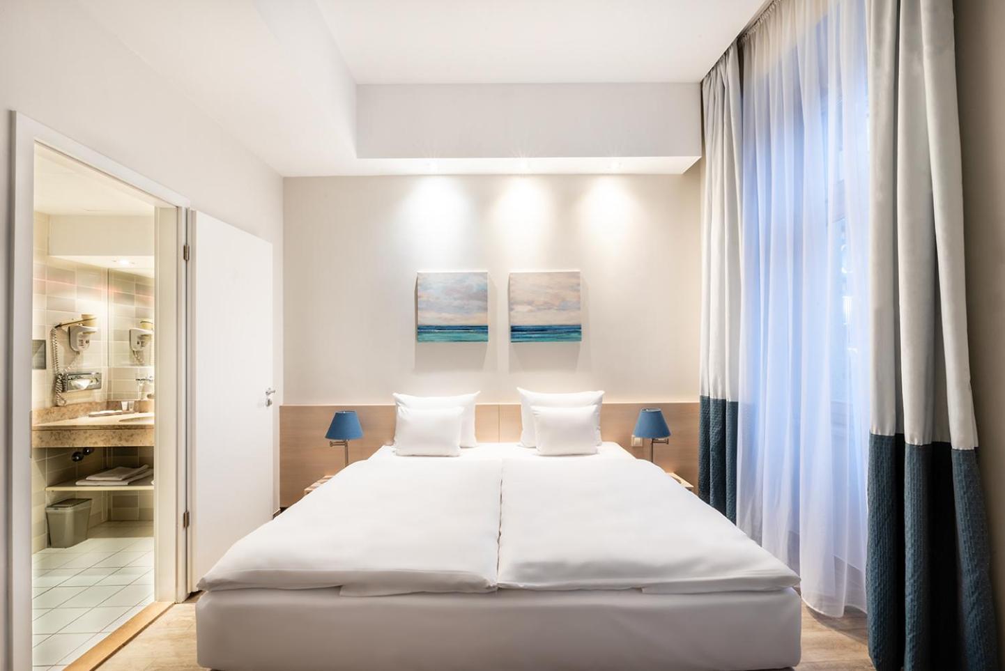 Hotel Atrium Fashion 4*