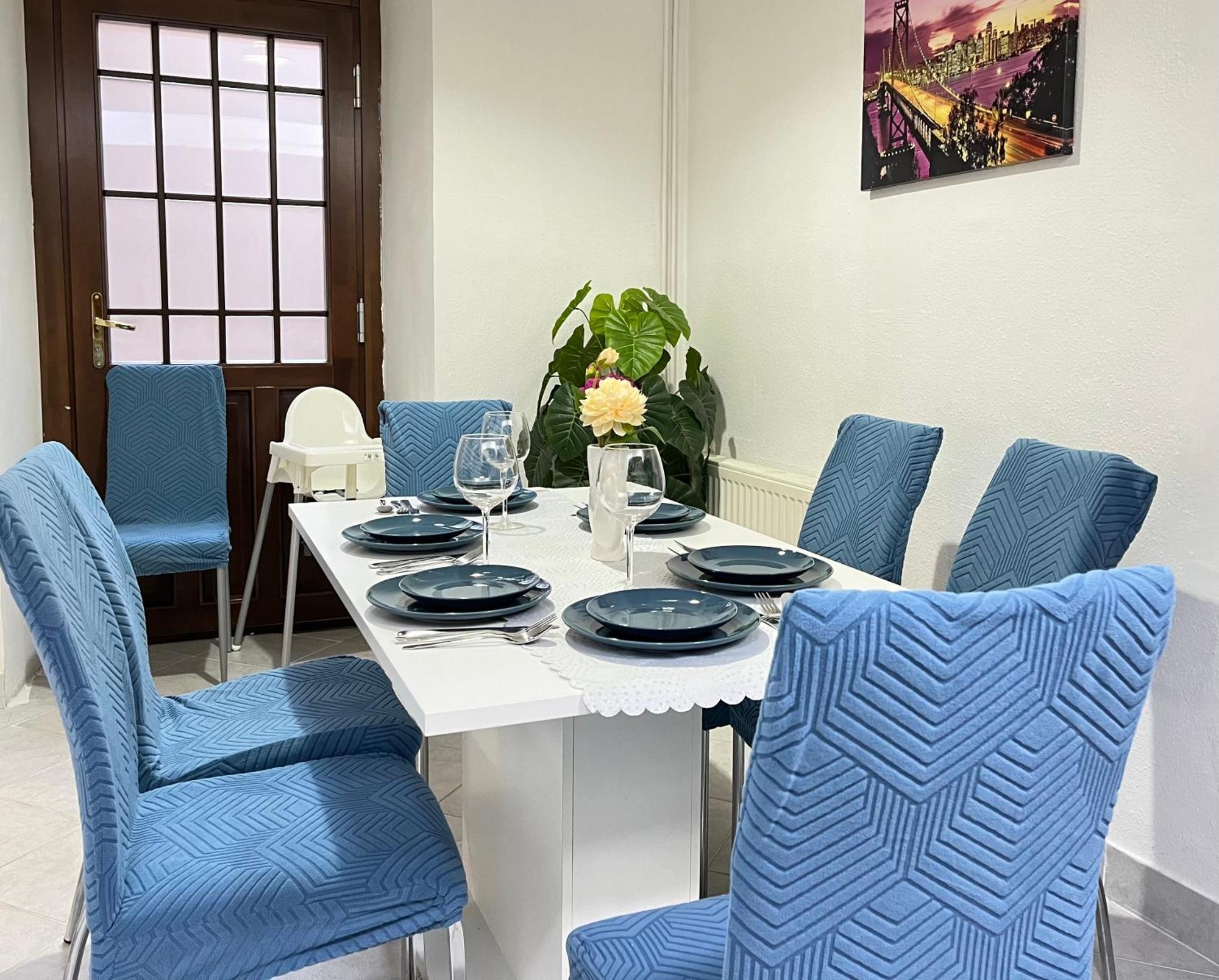 Downtown Andrassy Apartment *