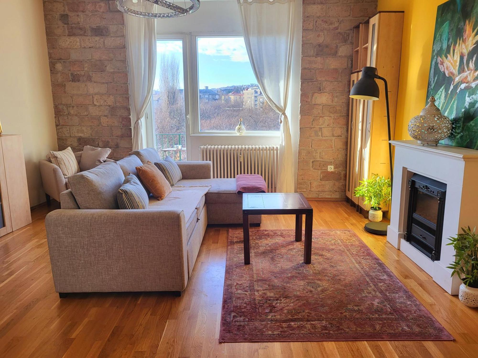 Sunny Panorama Flat Near Castle With Balcony Boedapest