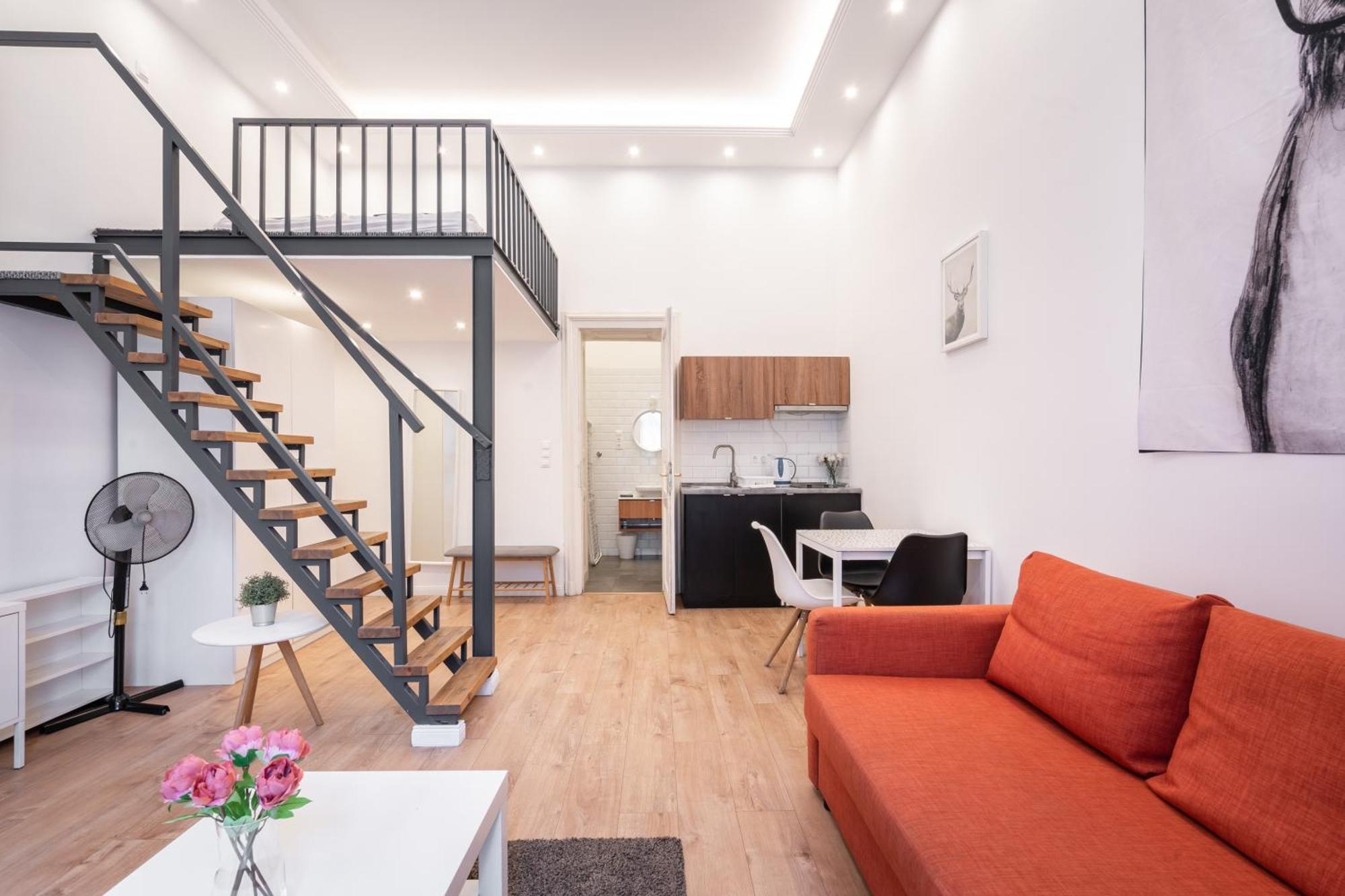 Grand Avenue Apartment