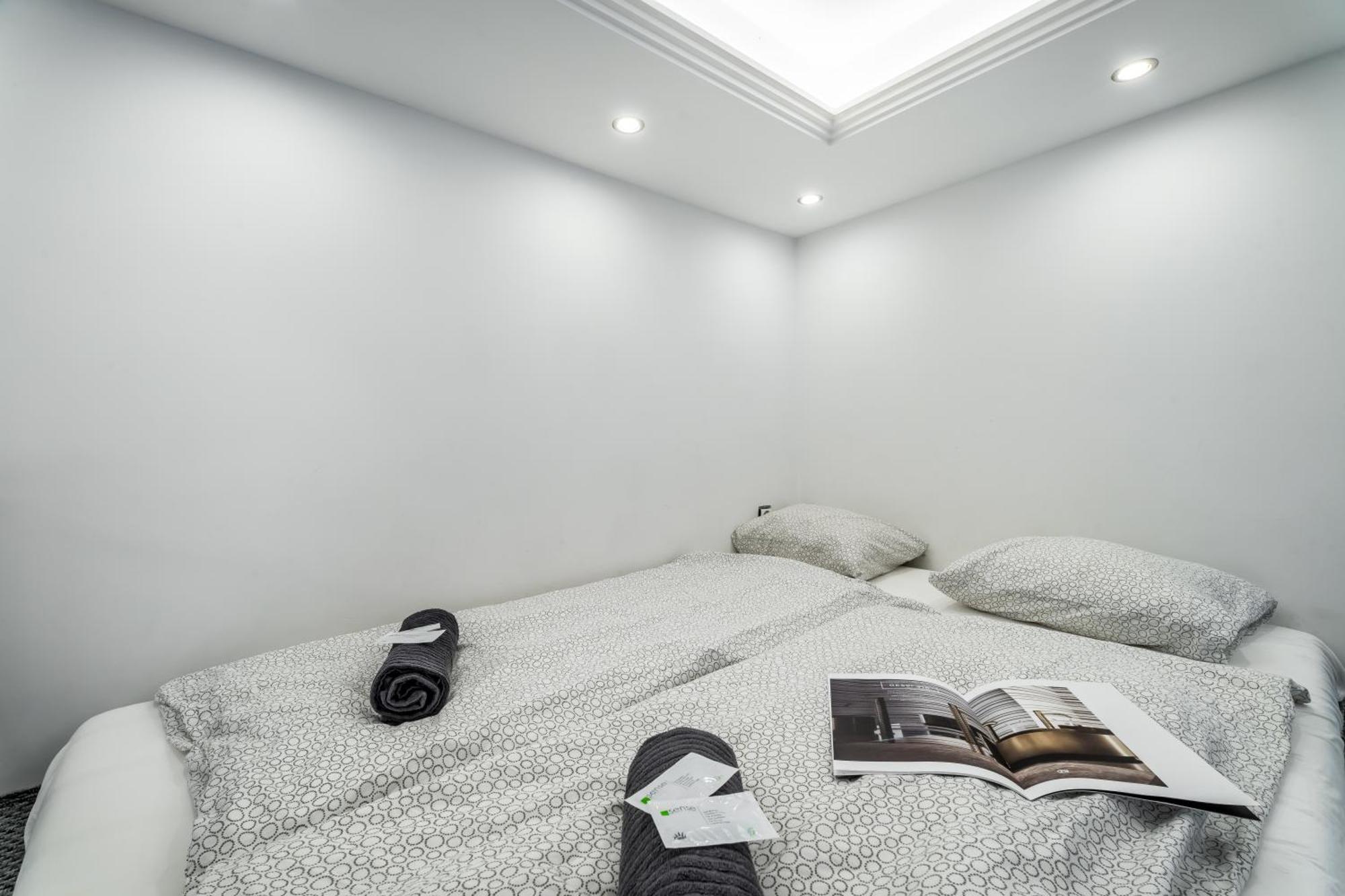 Grand Avenue Apartment *
