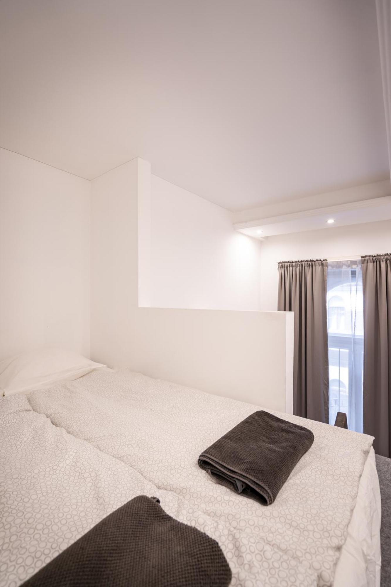Grand Avenue Apartment
