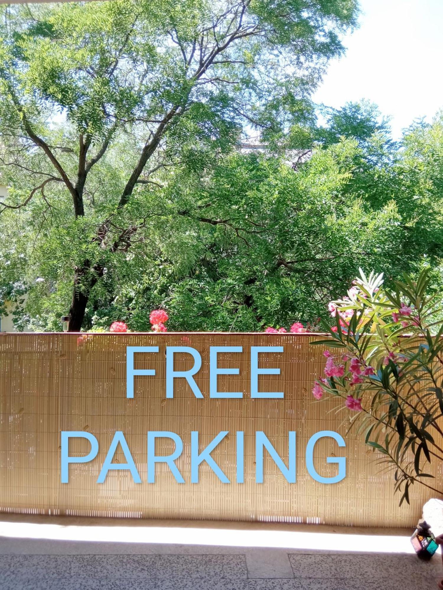 Kwatera prywatna Free Parking, Balcony, Near To Park