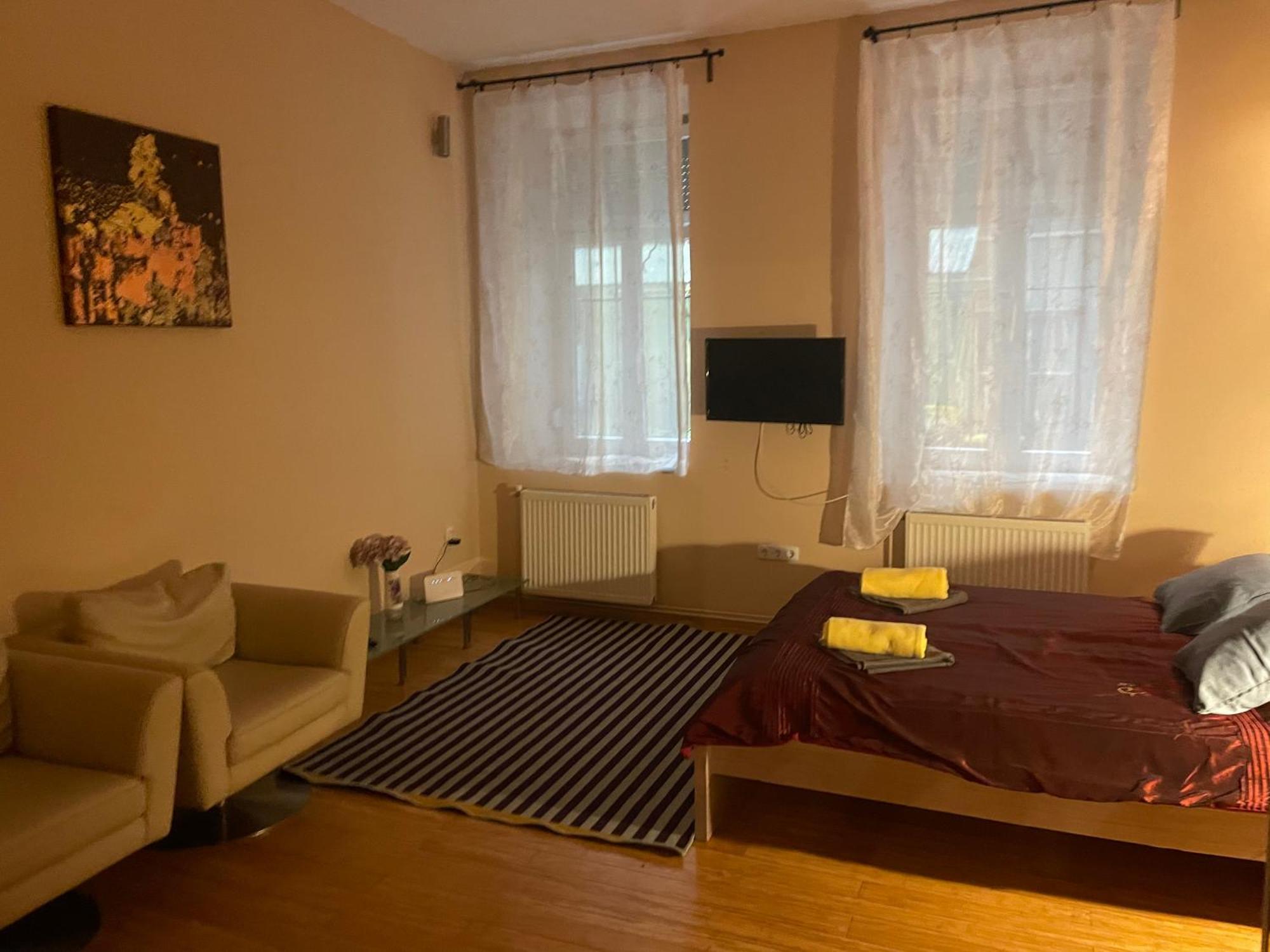 Clark Apartman **