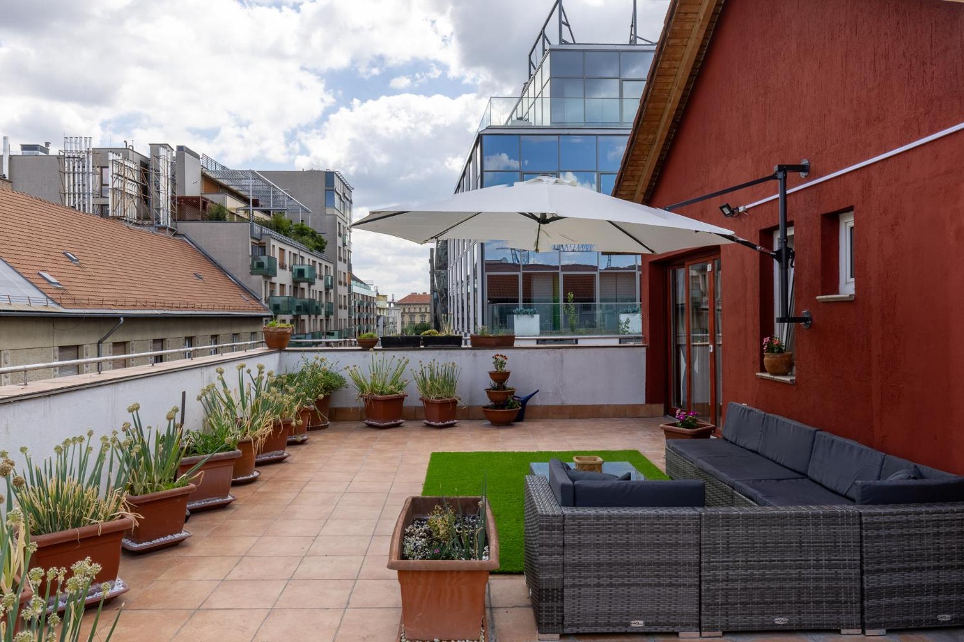 Center Penthouse - Huge Terrace And Free Parking - Tram/metro - Ac Lägenhet