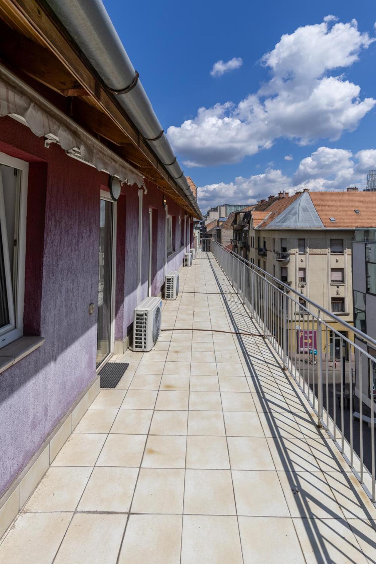 Lägenhet Center Penthouse - Huge Terrace And Free Parking - Tram/metro - Ac *