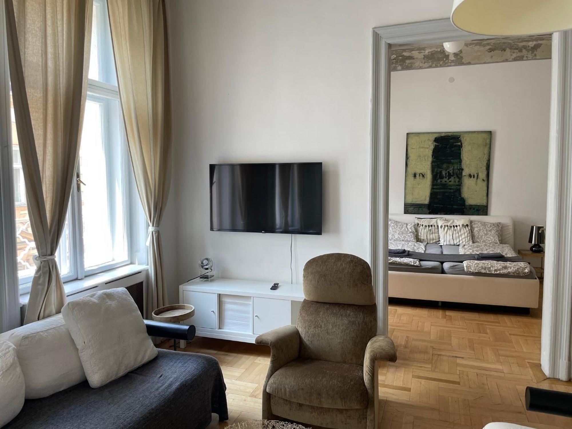 Beautiful 3 Bedroom In 7th District Budapest