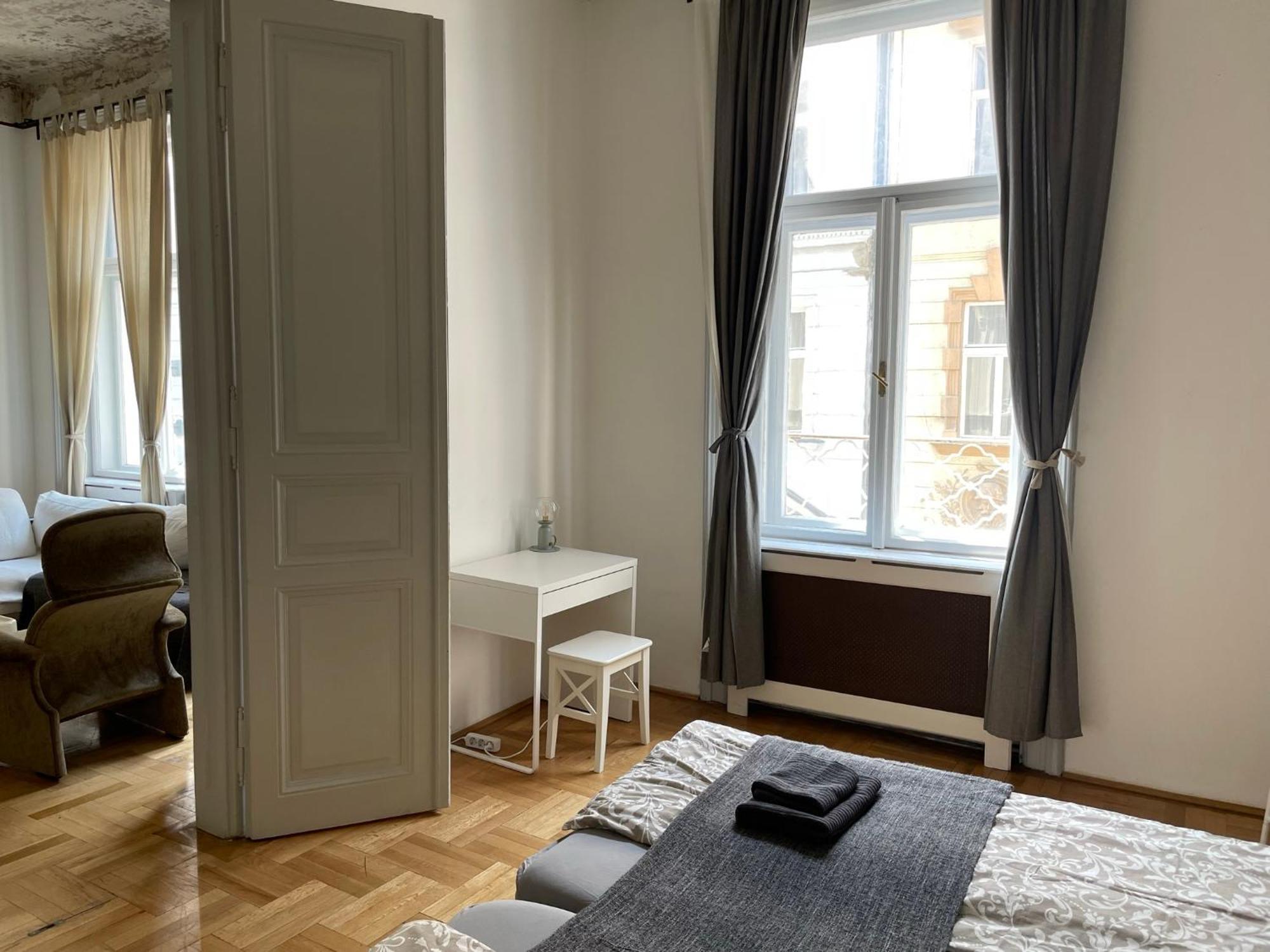 Beautiful 3 Bedroom In 7th District Budapest