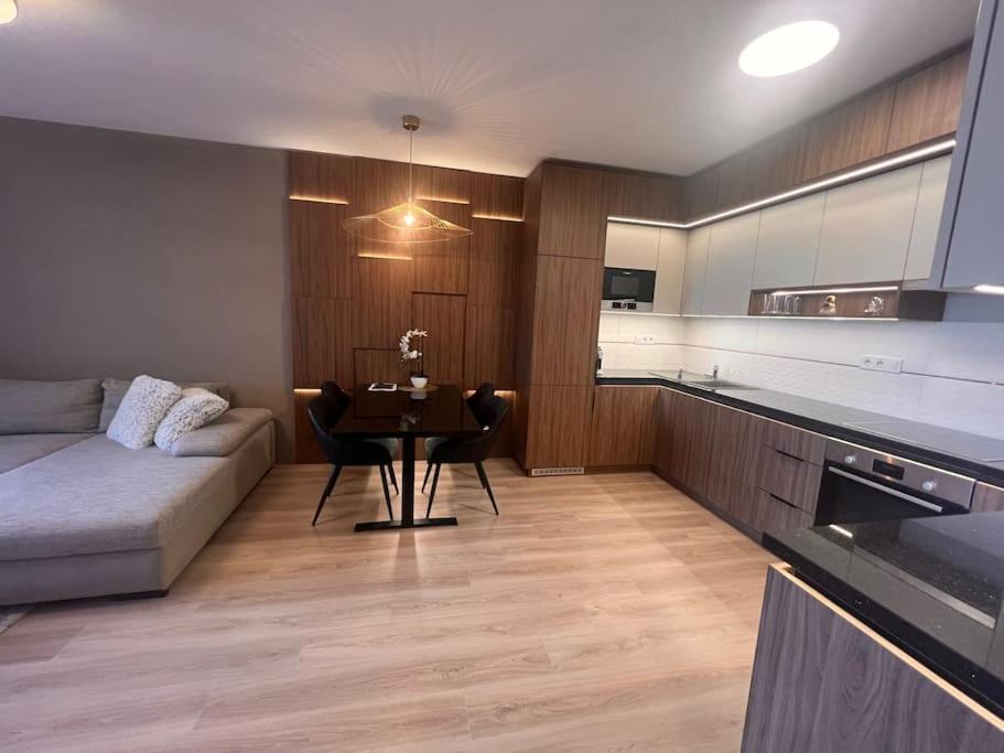 Karzo Lk 206 Apartament *