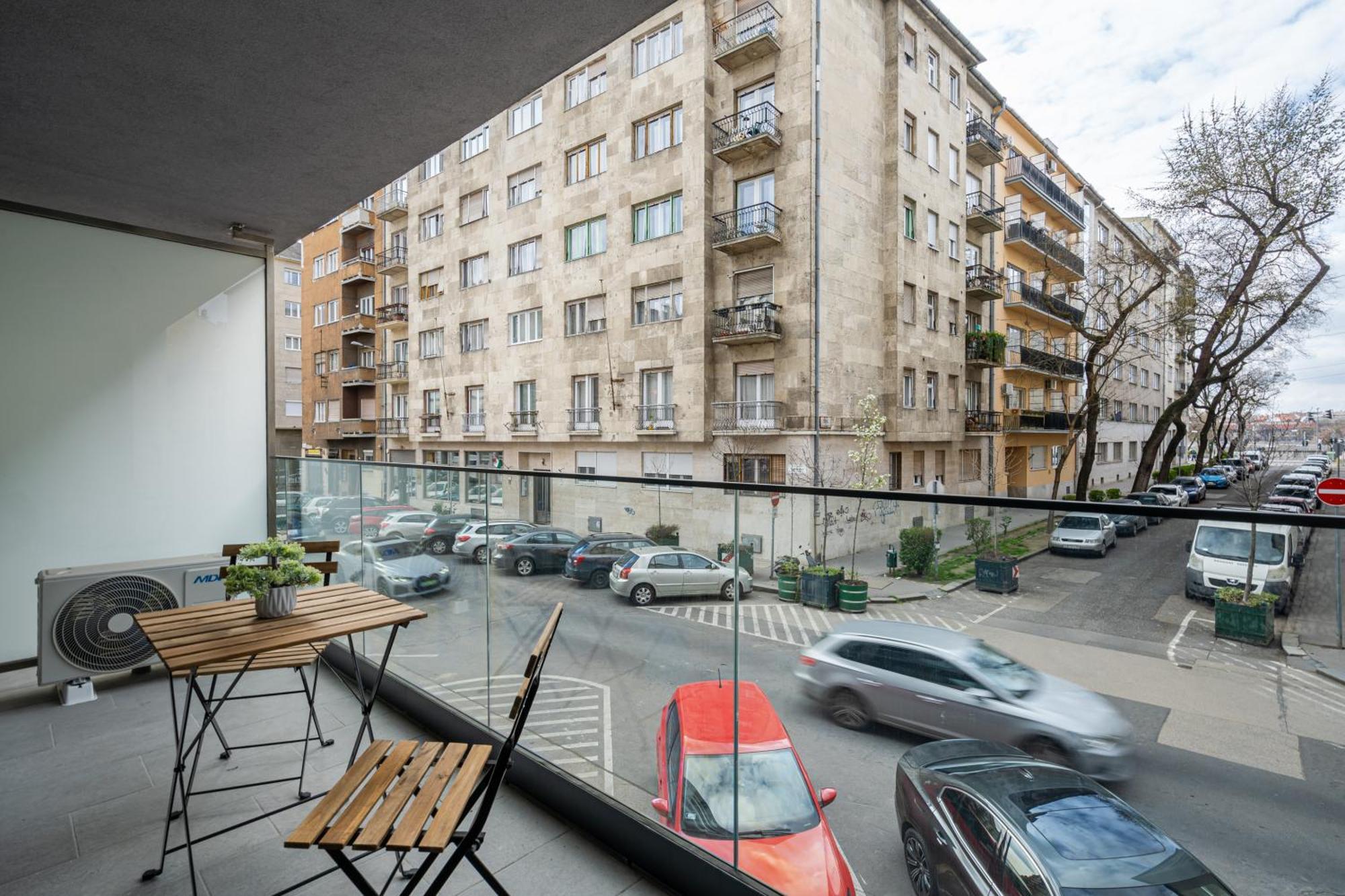 Apartman Near The River 2 *