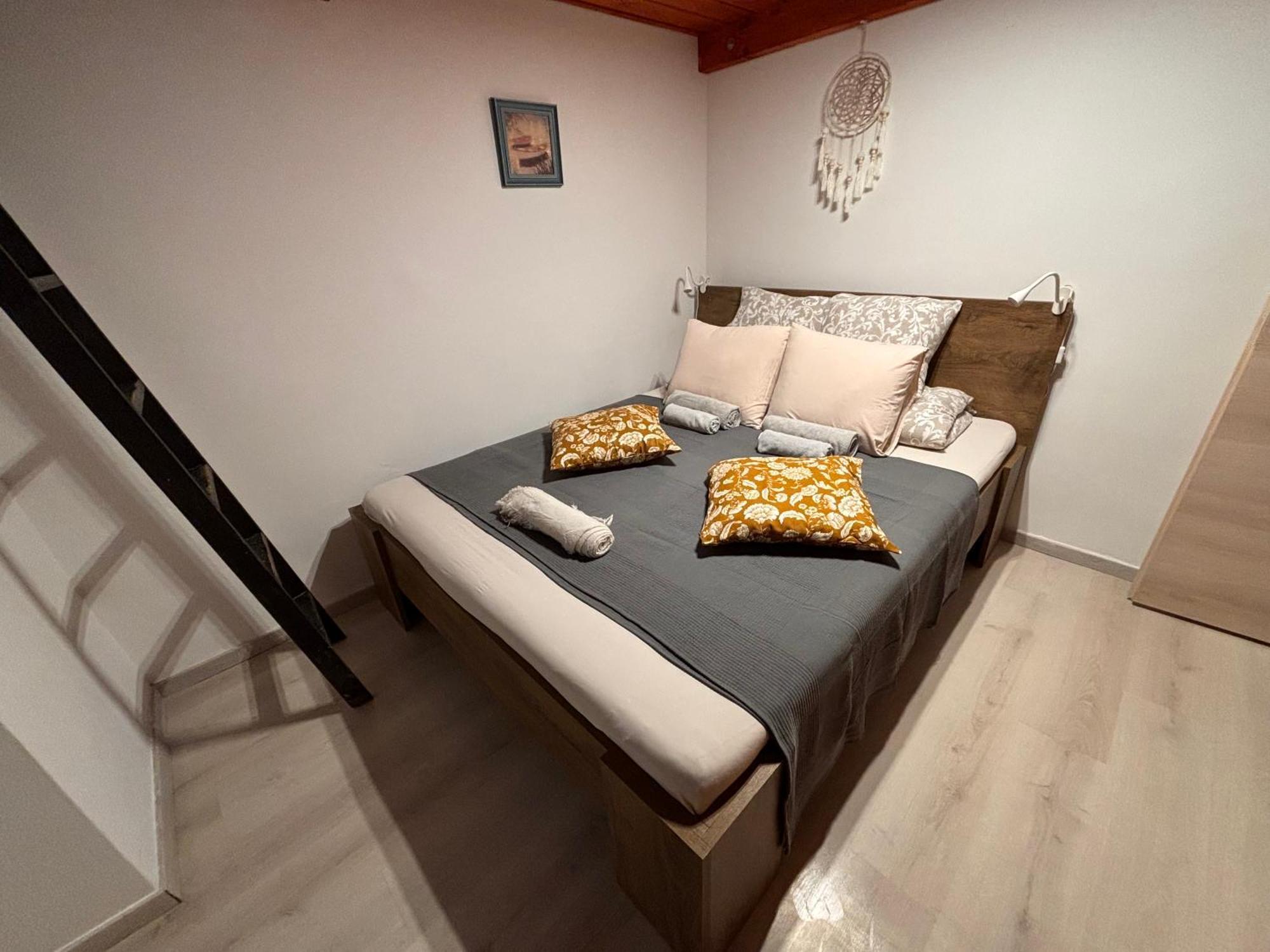 Goldcentral Danube-private Terrace-convenient Location *