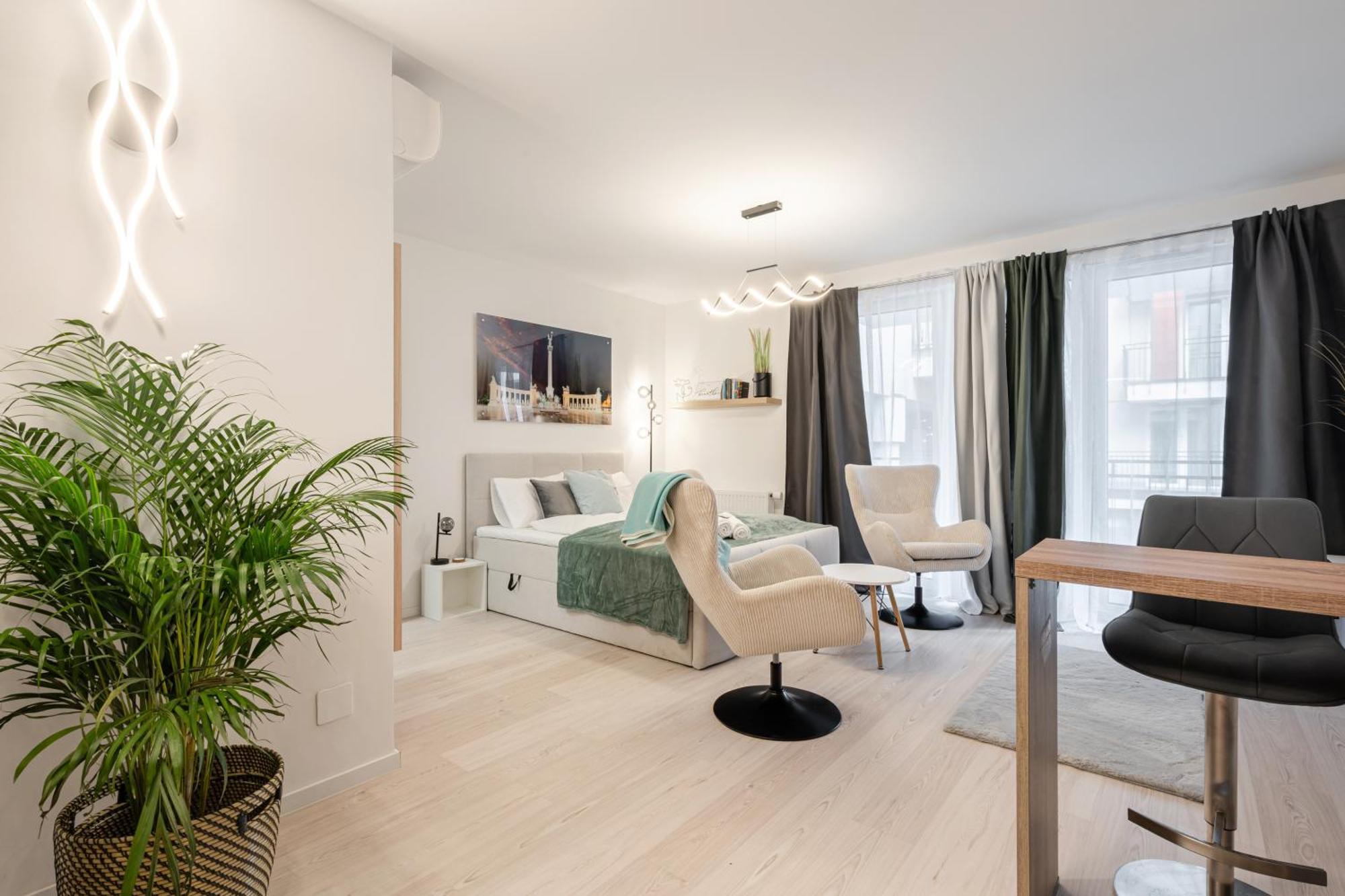 Heroes Square Apartment