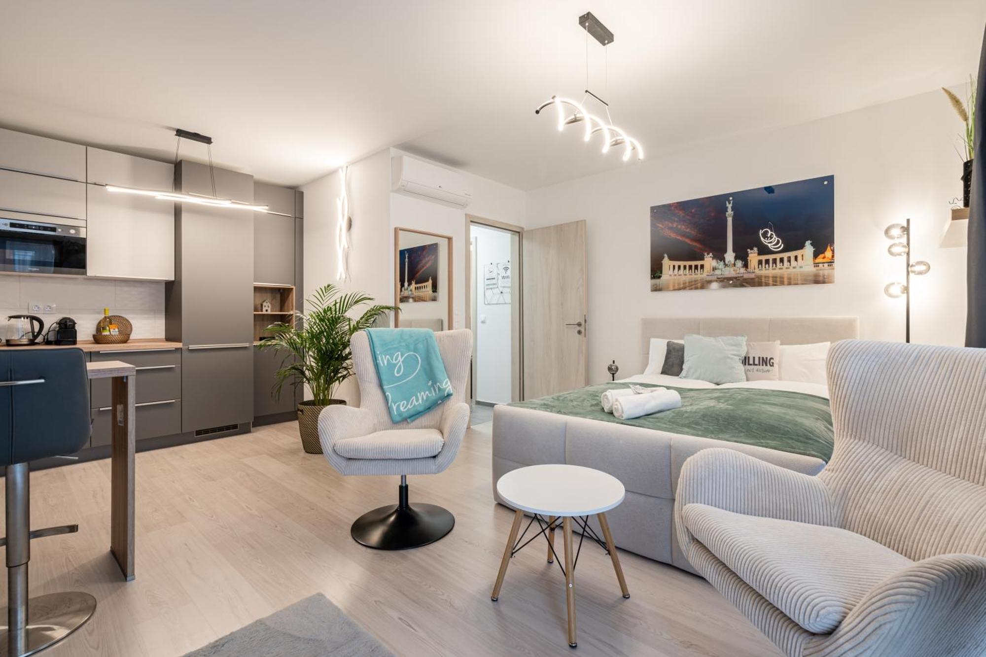 Apartment Heroes Square
