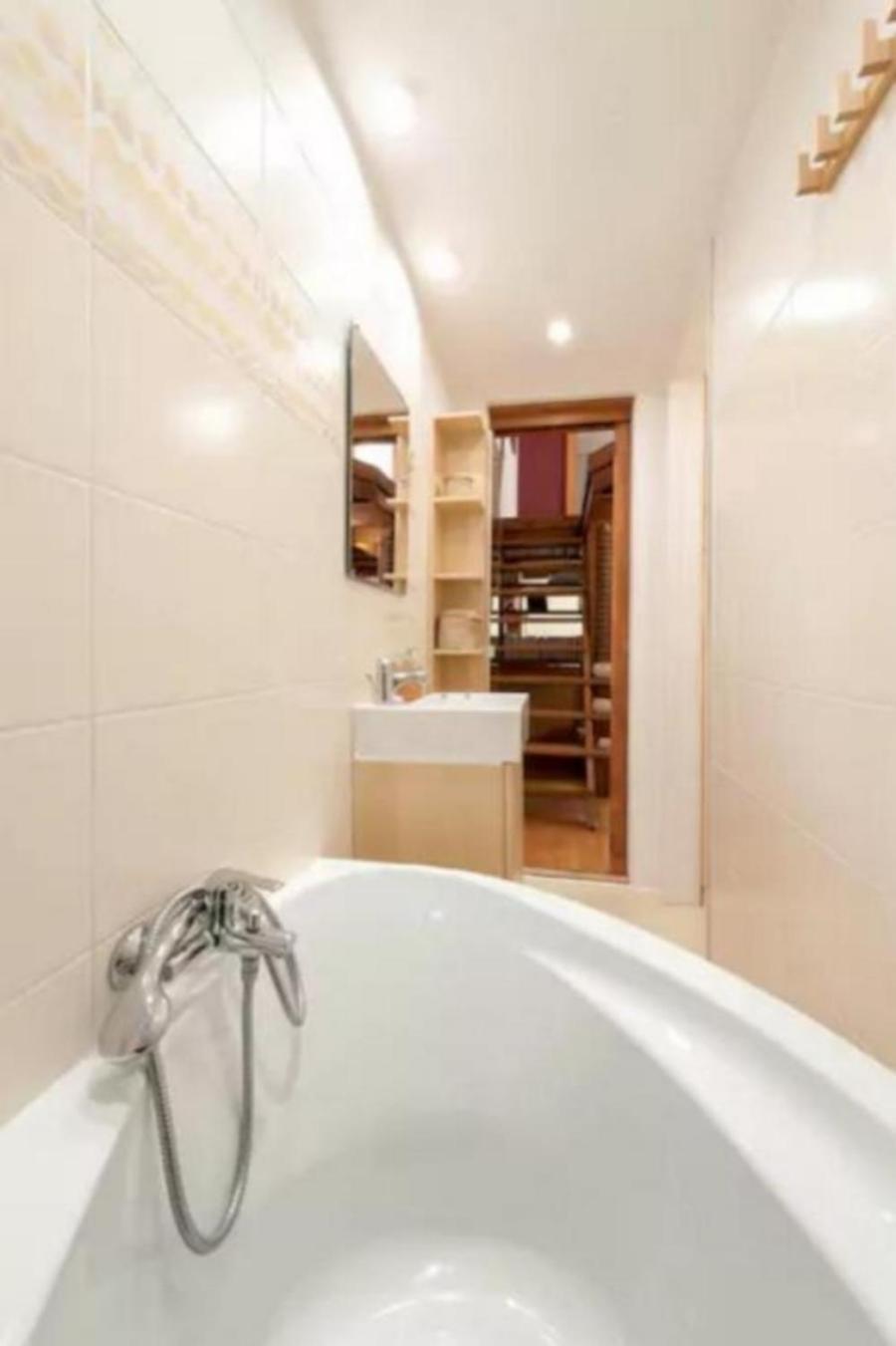 Secluded Mezzanine Near Astoria Apartamento Budapest