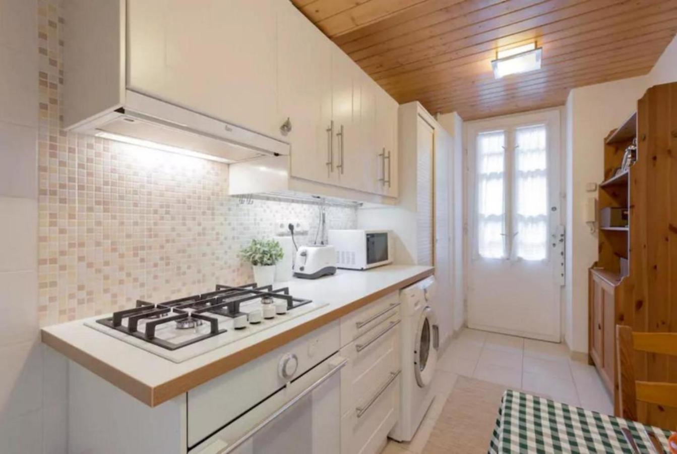 Secluded Mezzanine Near Astoria Budapest