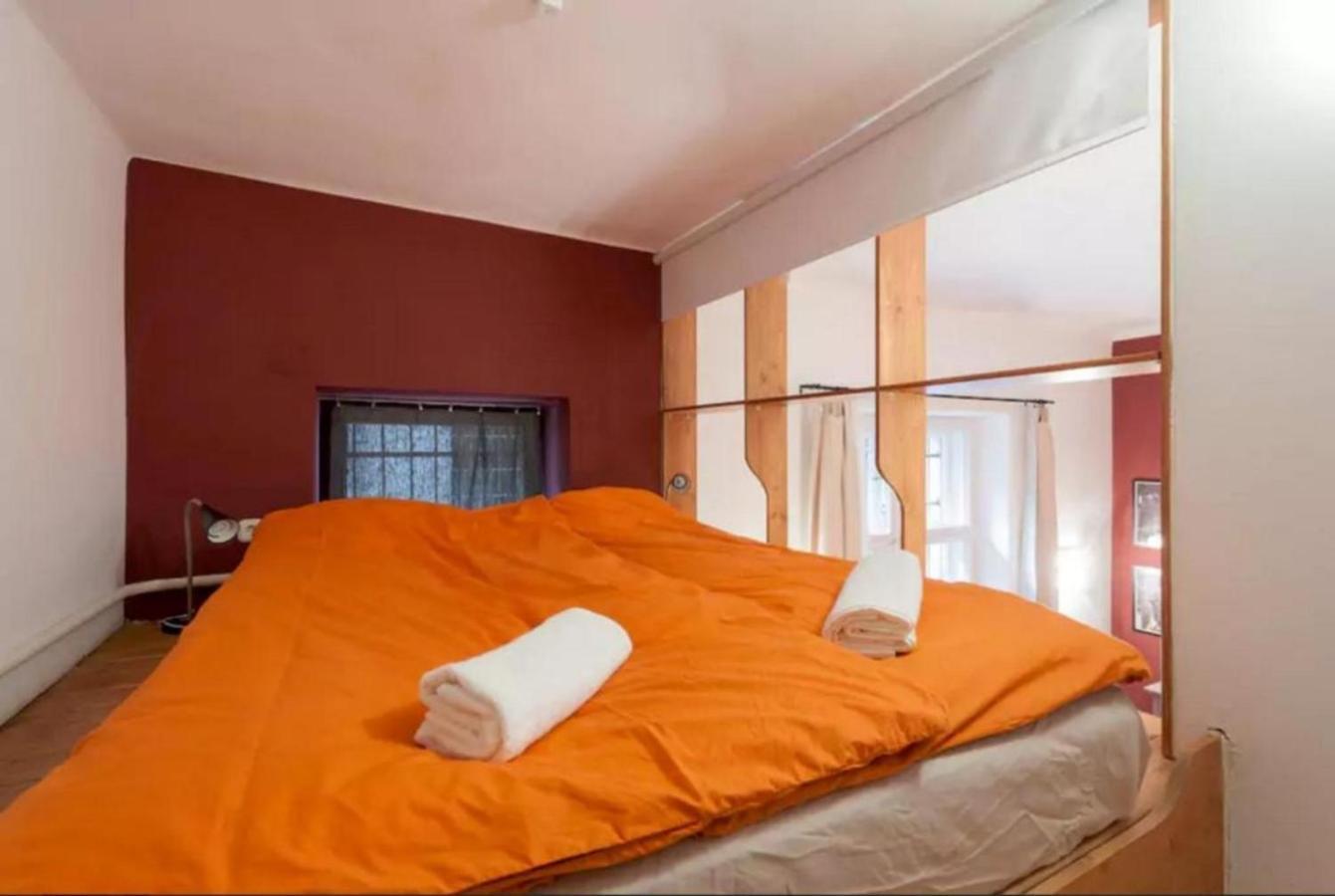 Secluded Mezzanine Near Astoria Apartamento
