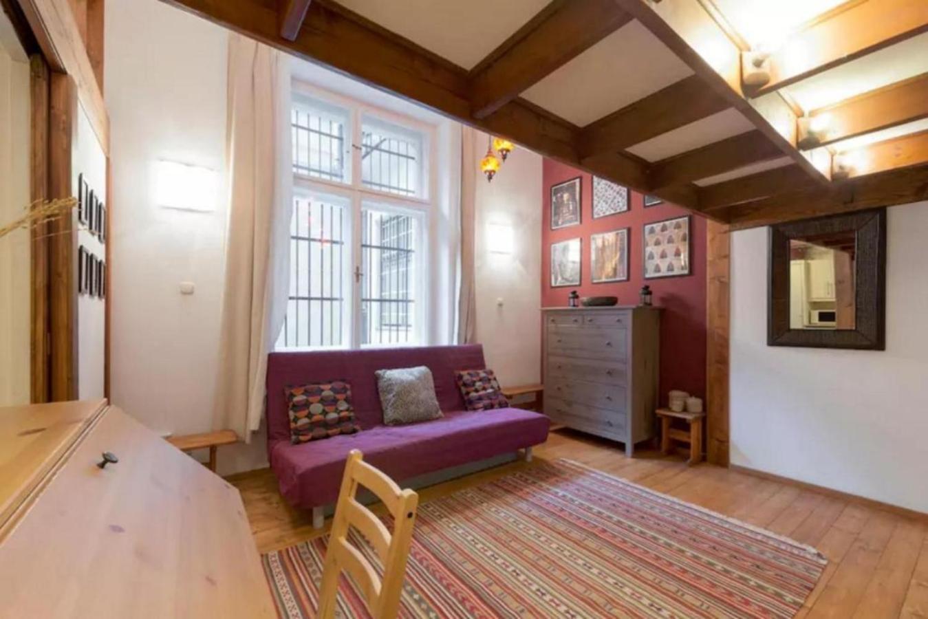 Secluded Mezzanine Near Astoria
