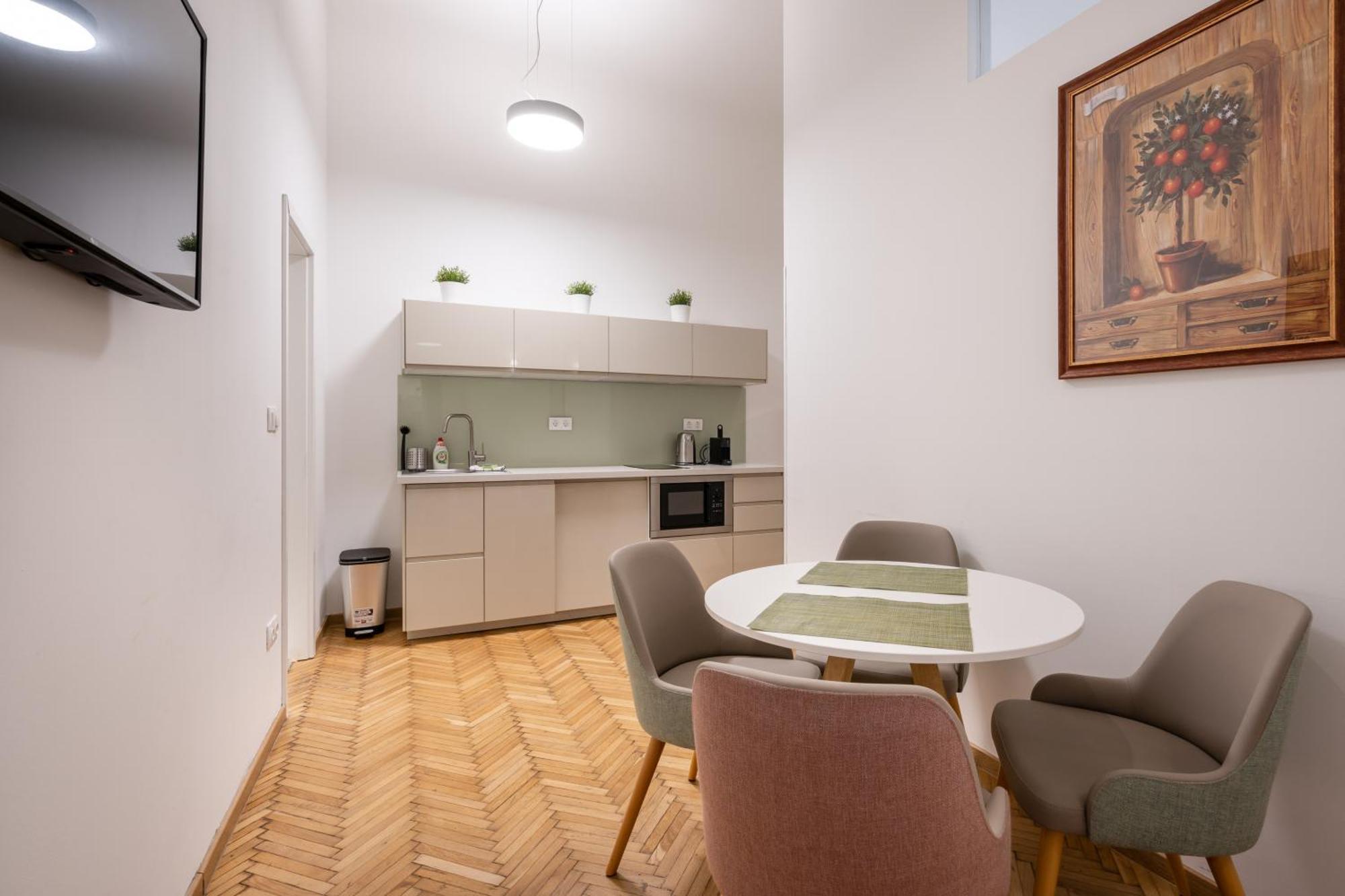 City Block Apartman *