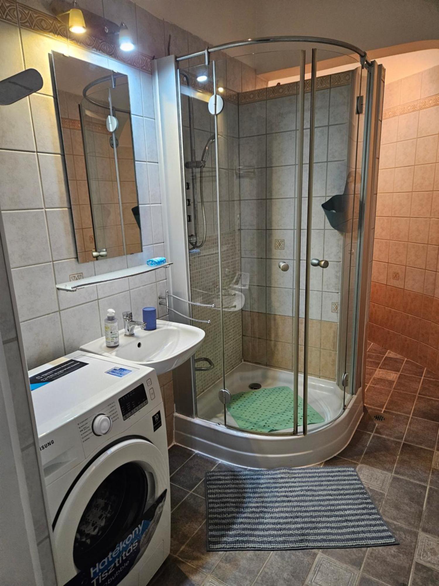 Danube Bridge Apartment *