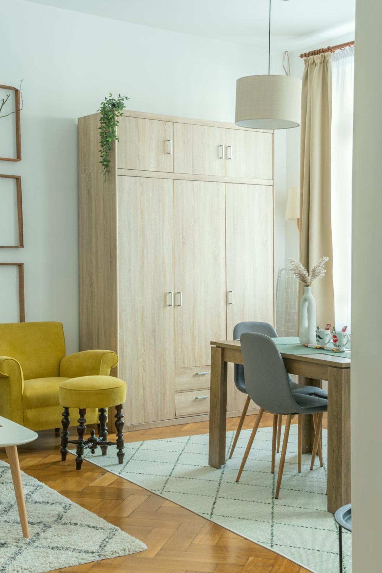 Historic Old Town Apartment *