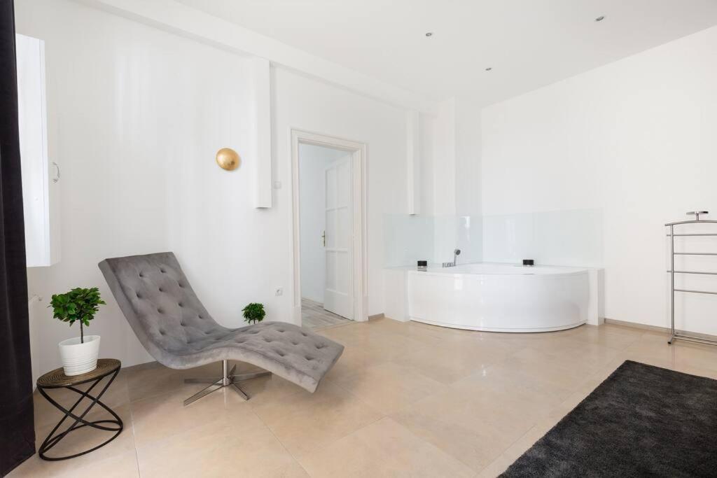 Appartamento Grand Luxury On The Broadway W Jacuzzi