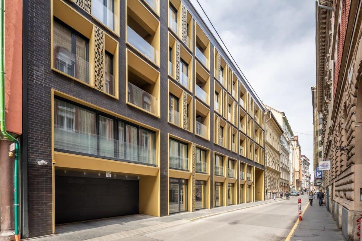 Modern In Authentic Area * Budapest