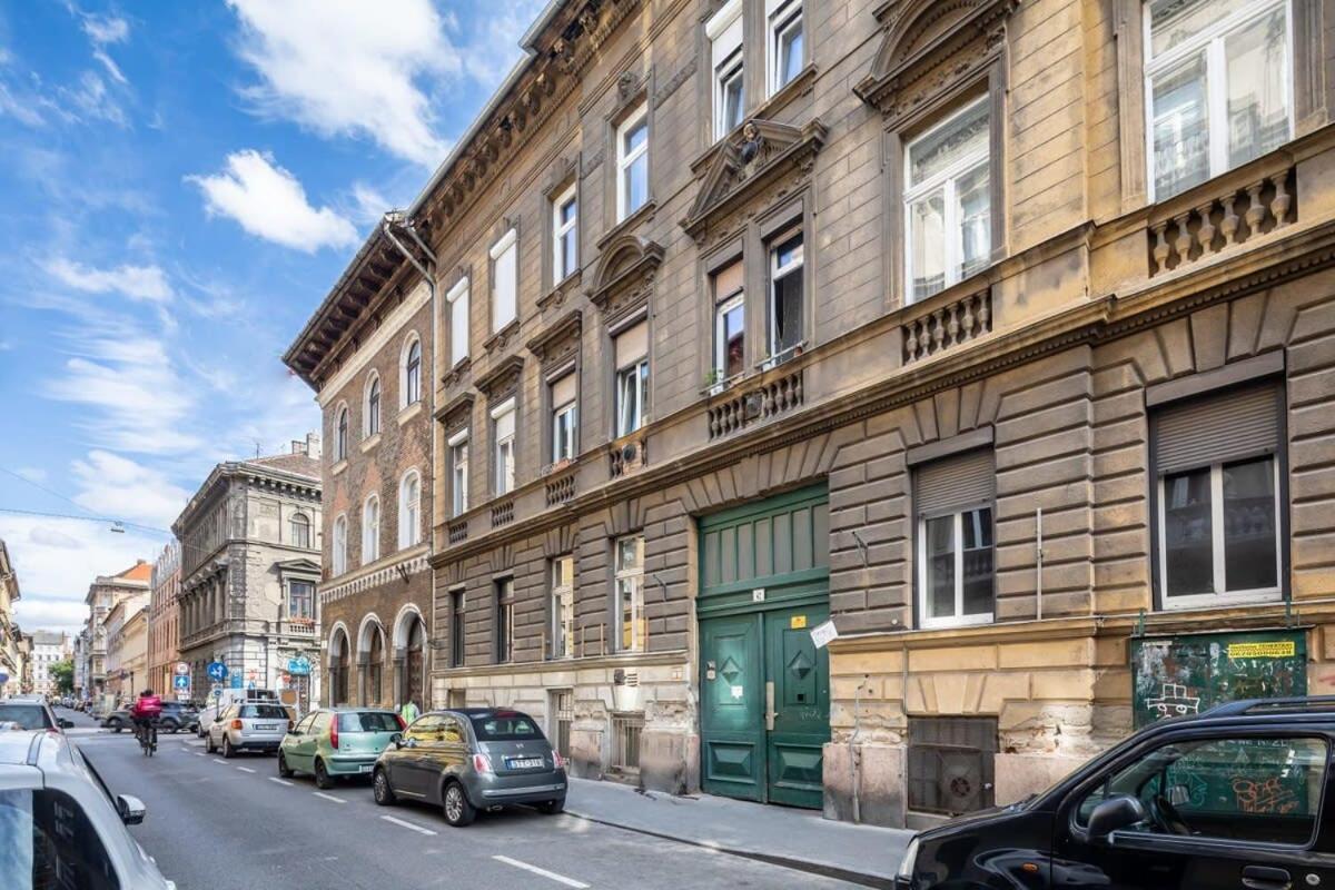 Modern In Downtown Area * Budapest