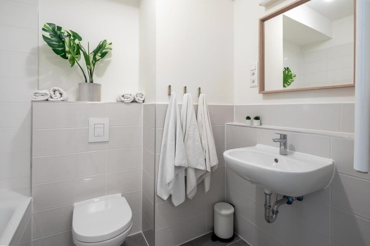 Modern In Authentic Area Apartment Budapest