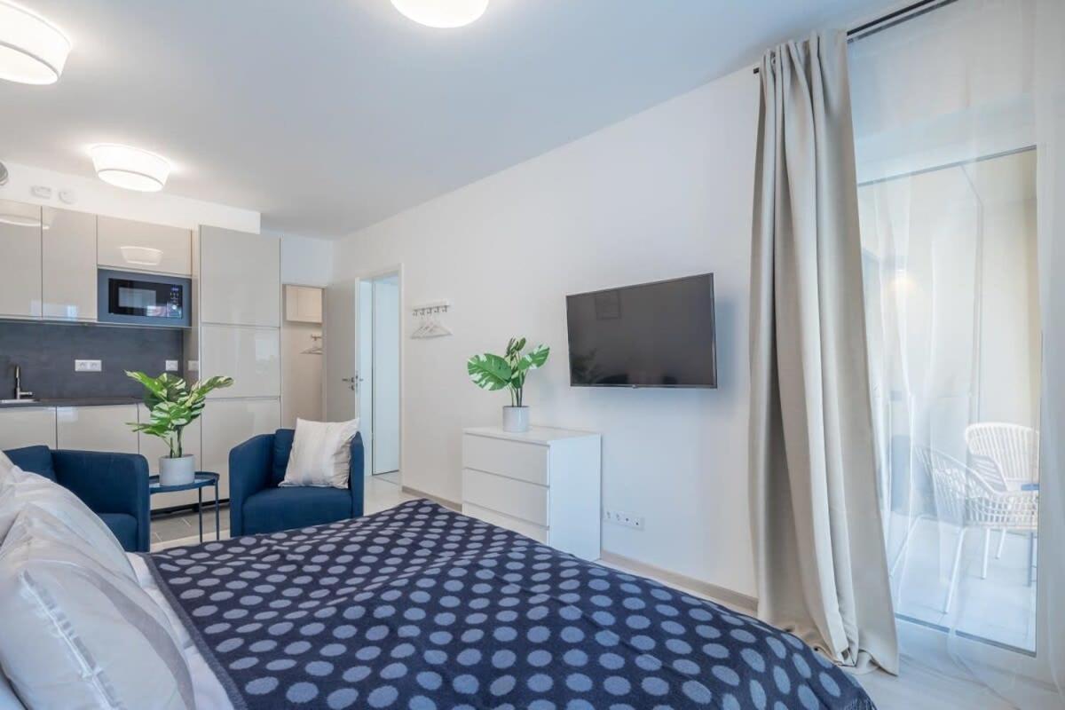 Modern In Authentic Area Apartment