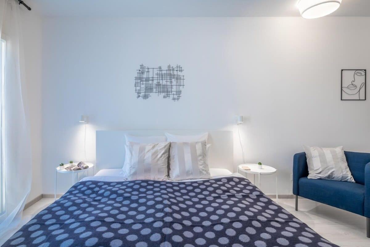 Modern In Authentic Area Apartment *