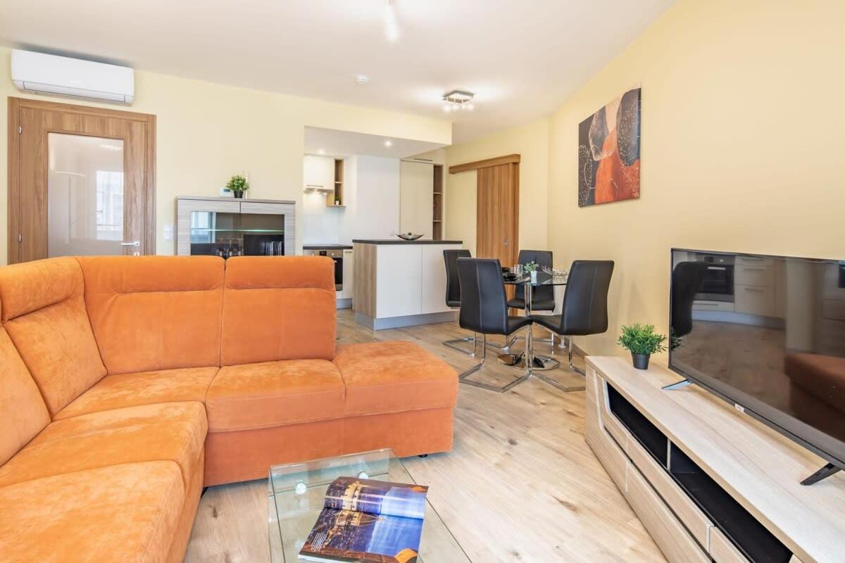 Apartamento Jacuzzi On Terrace - Unique