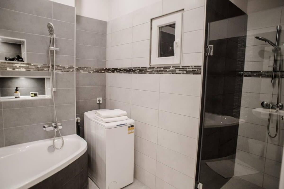 New Luxury In The Center With A/c