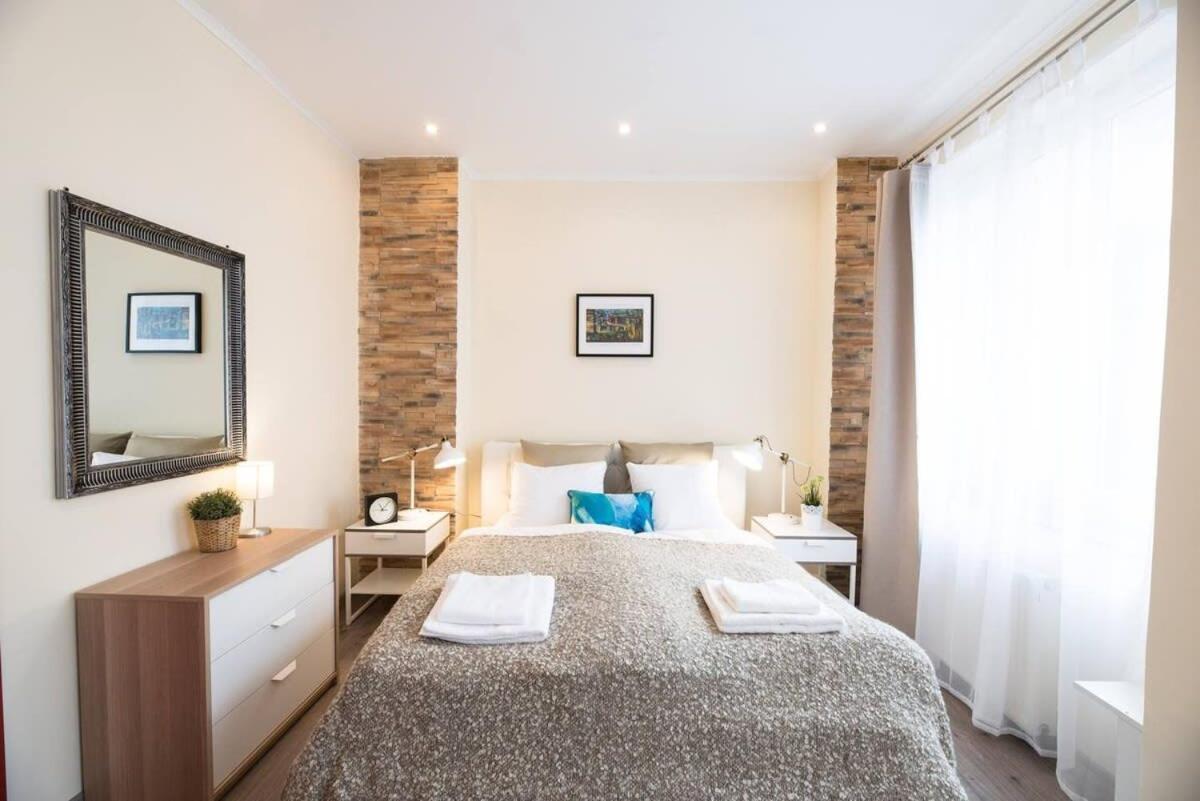 Apartment Ultra Large With Ac And Balcony Budapest