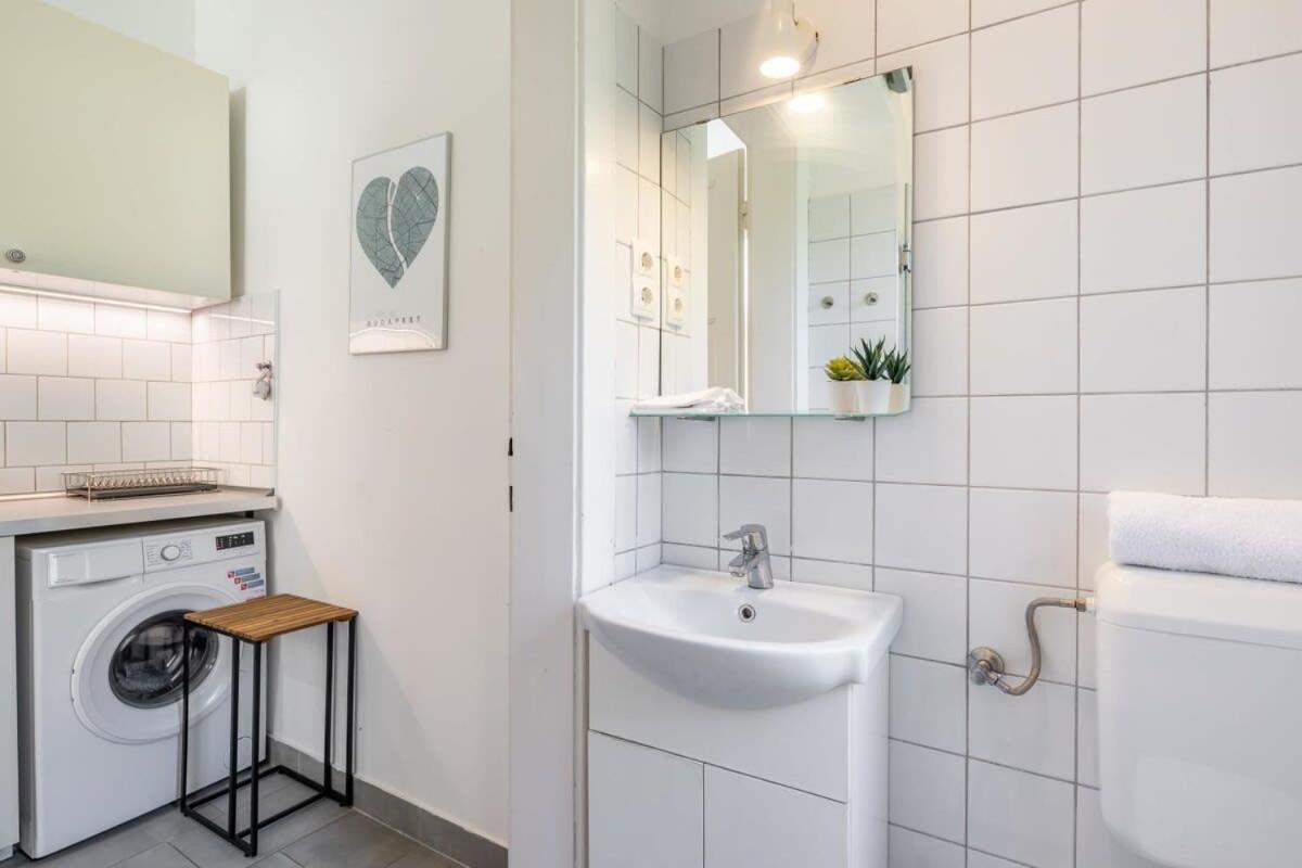 Lovely & Cozy With A C Budapest