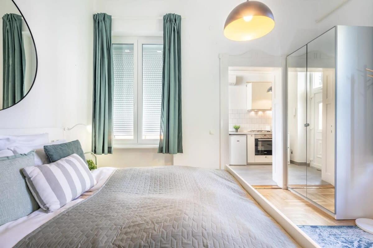 Lejlighed Lovely & Cozy With A C Budapest