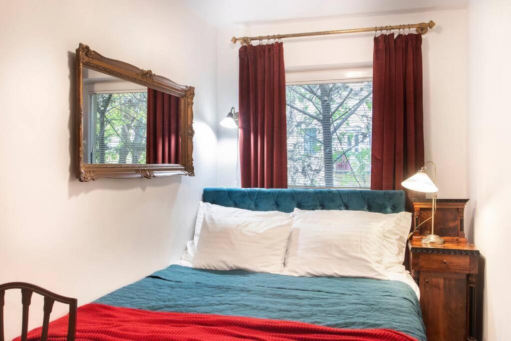 House W/castle View Garden, Wine, Garage, Netflix Budapest