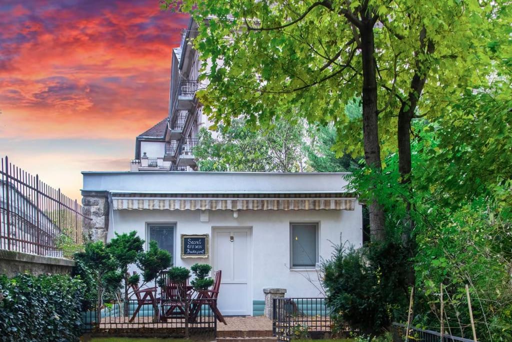 House W/castle View Garden, Wine, Garage, Netflix Nyaraló