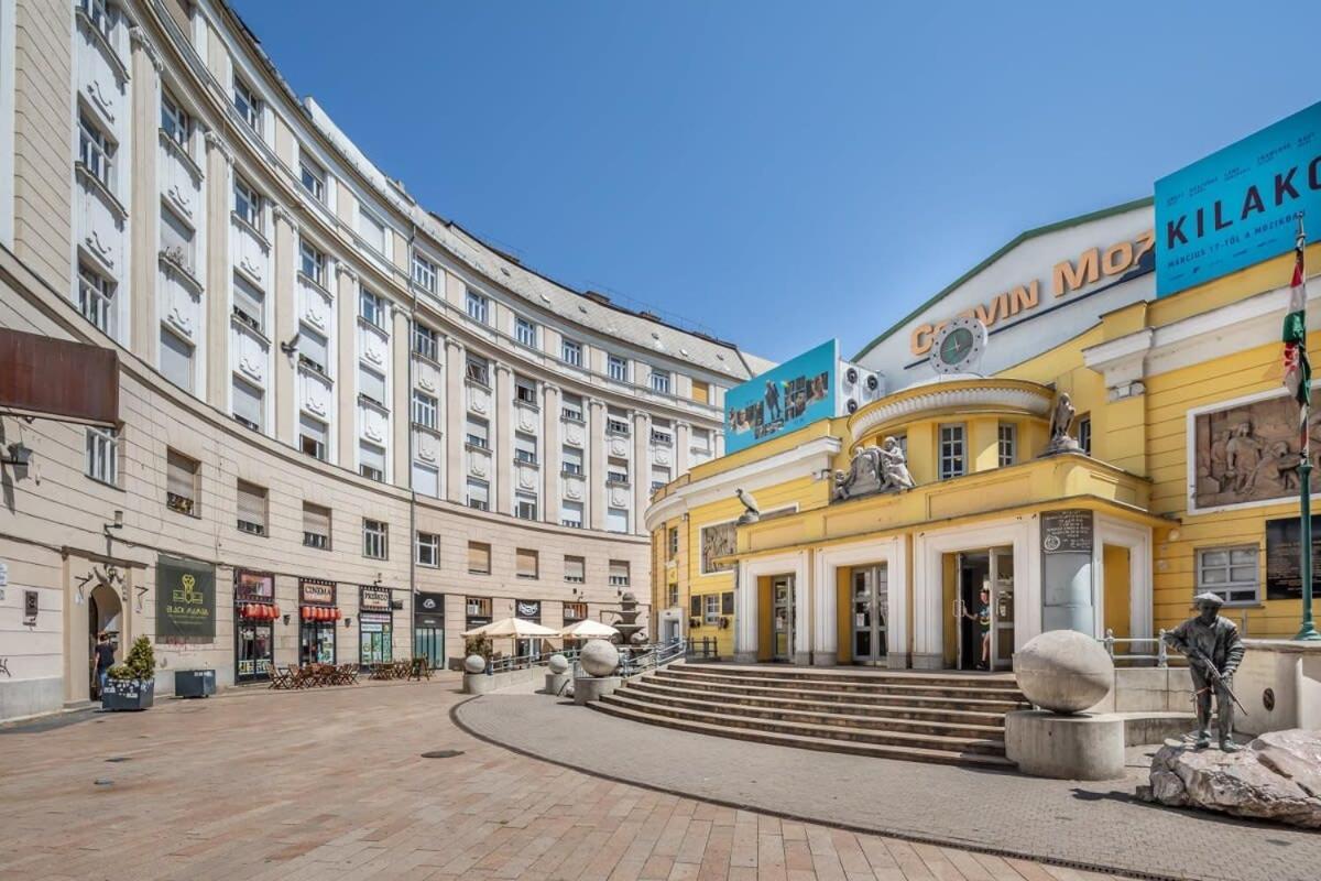 Historic Grace, Classical At Corvin Apartmán
