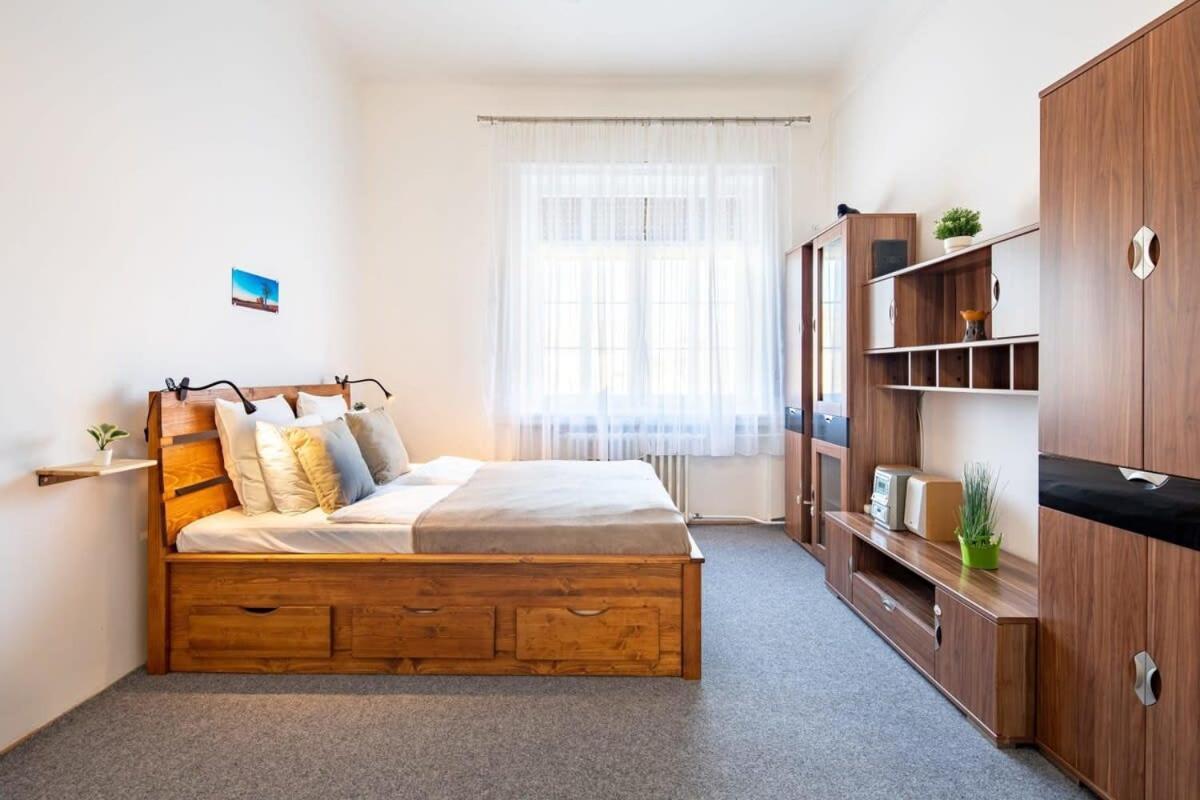 Historic Grace, Classical At Corvin *