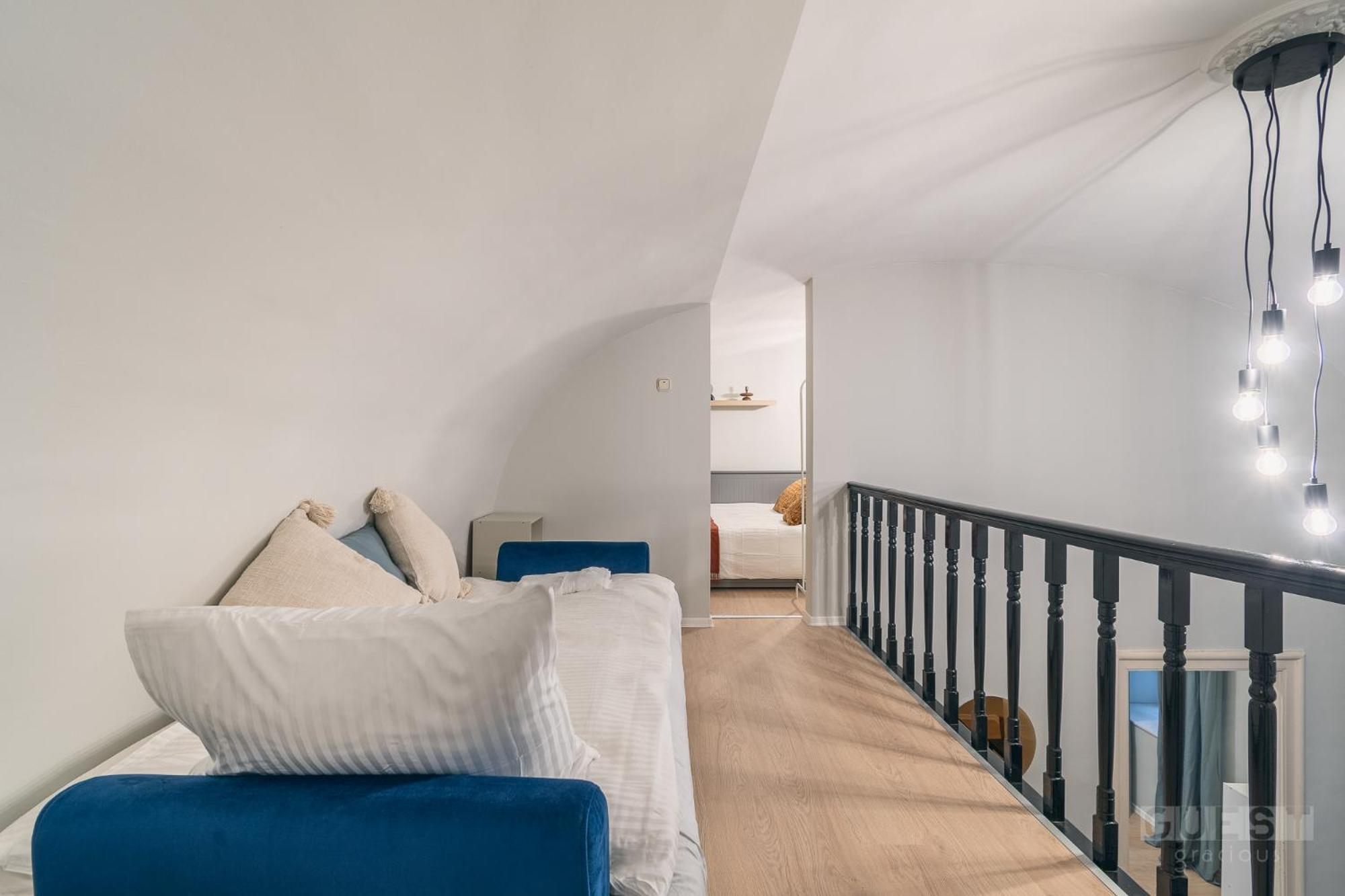 Central: Gracious Loft *