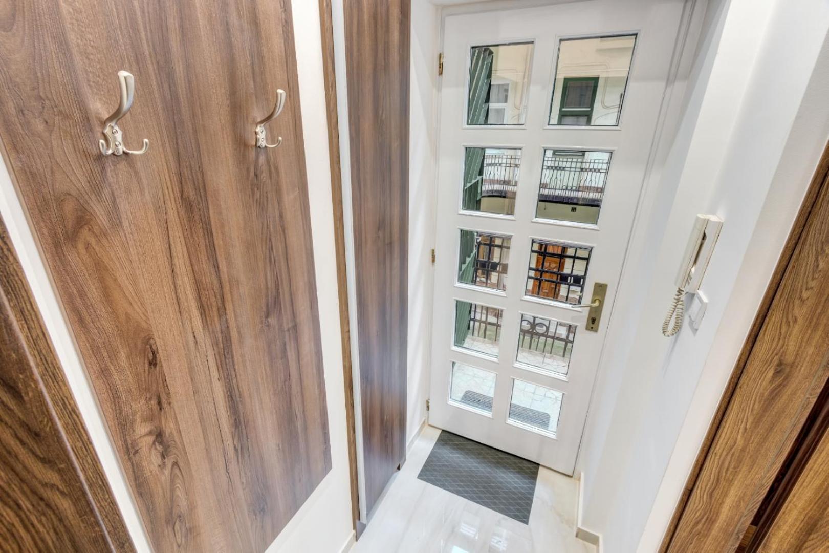 Mega - Elegance - No Deposit Needed * Budapest