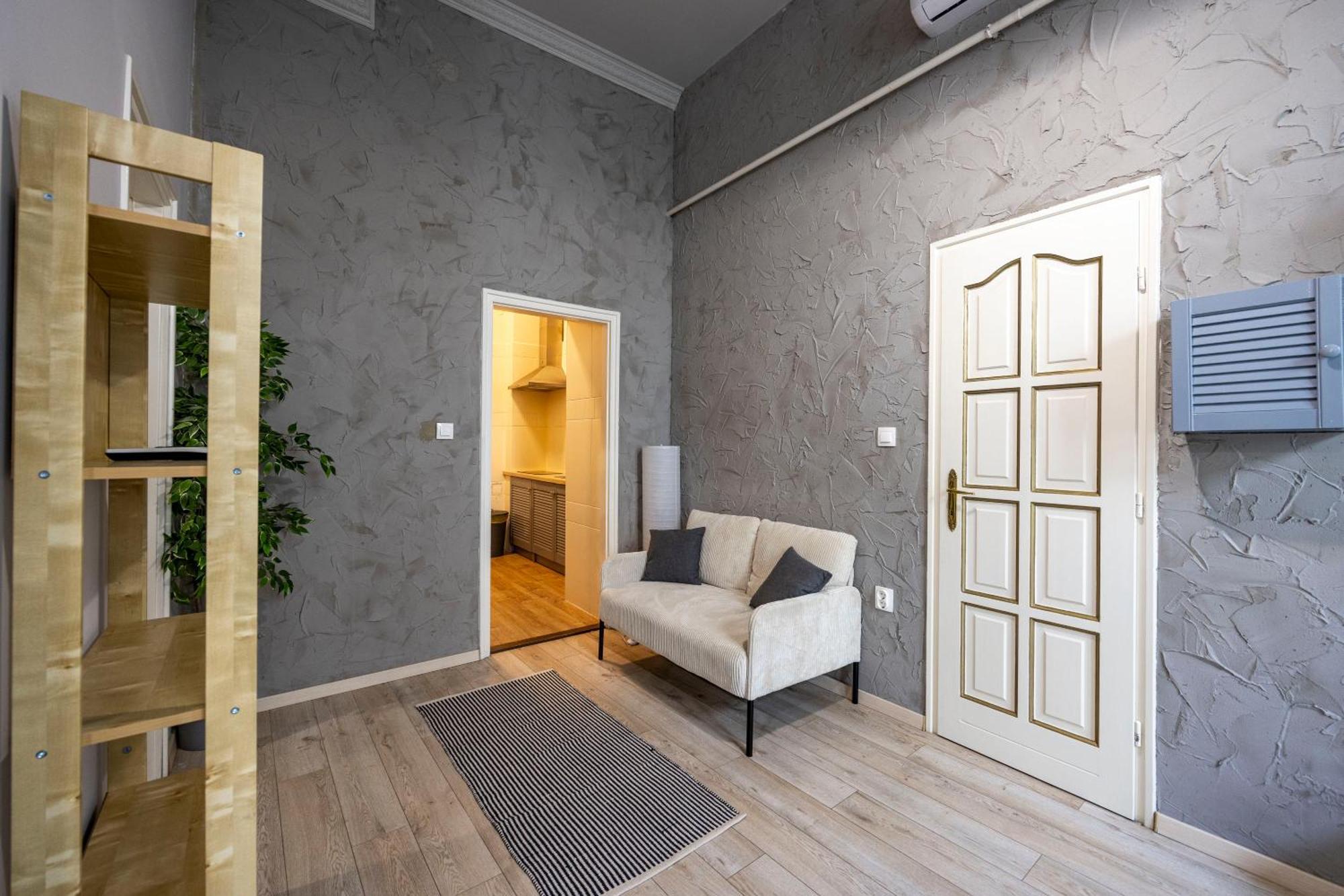Hidden Gem With Terrace On The Andrassy Fashion Road *
