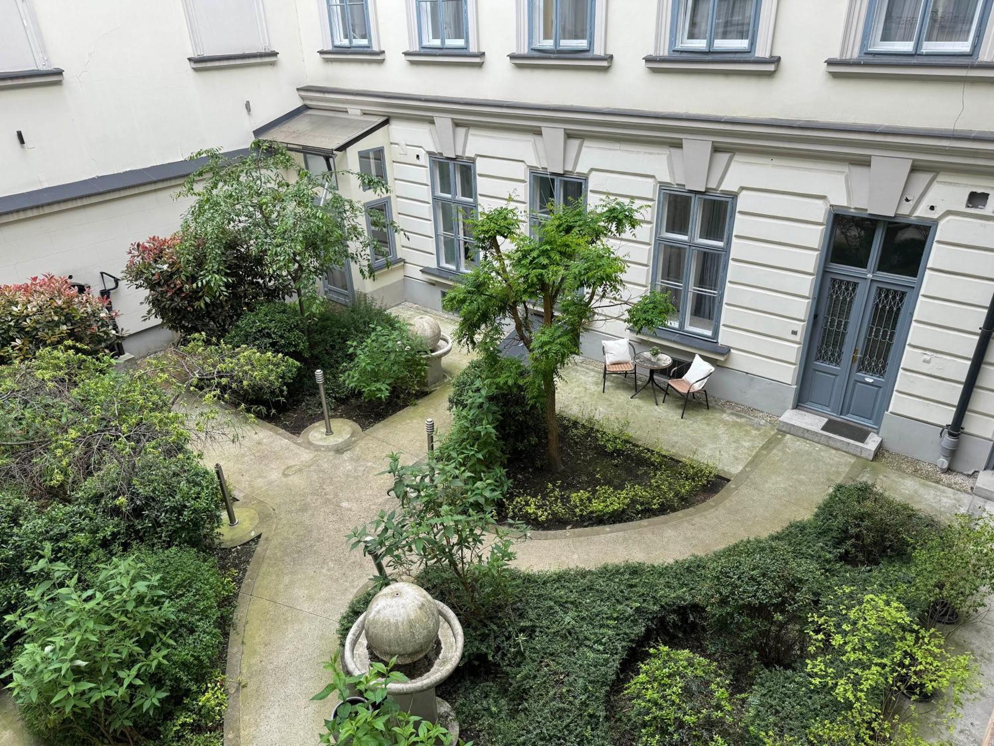 Apartment Hidden Gem With Terrace On The Andrassy Fashion Road Budapest