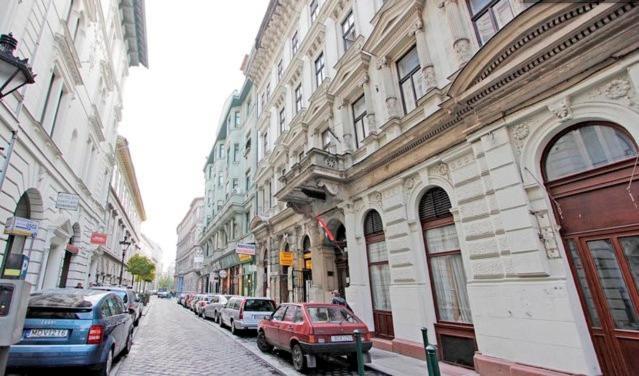 Hostal City Rooms *
