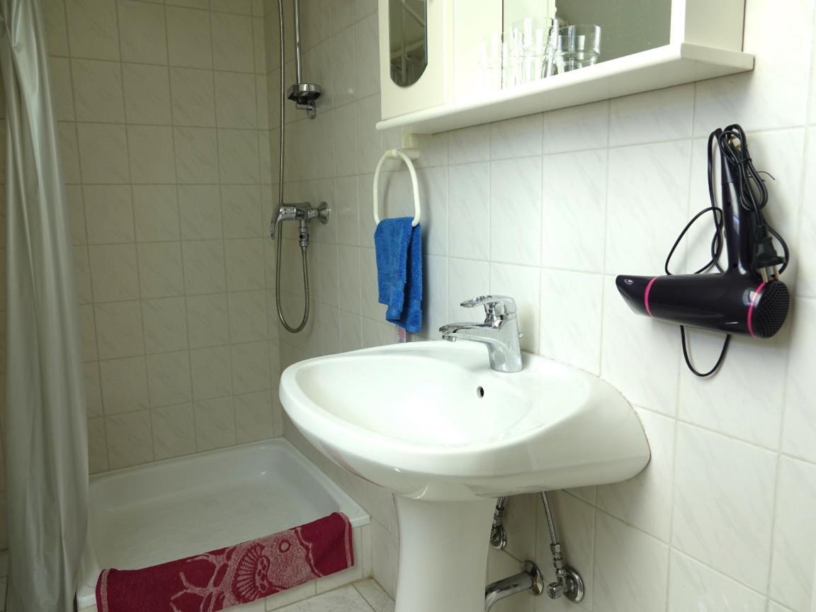 Quiet In Near Airport With Free Parking Budapest