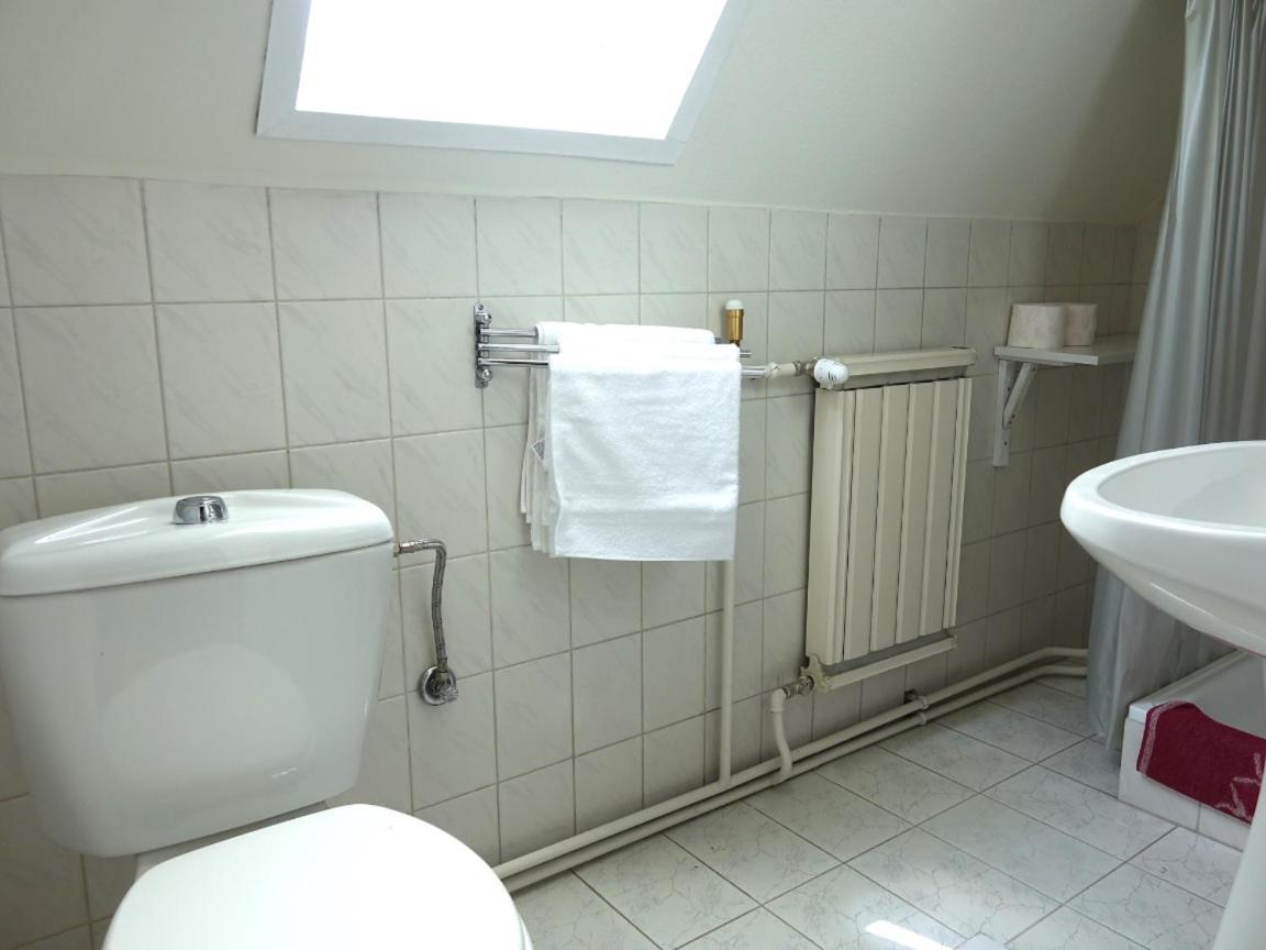 Quiet In Near Airport With Free Parking Budapest