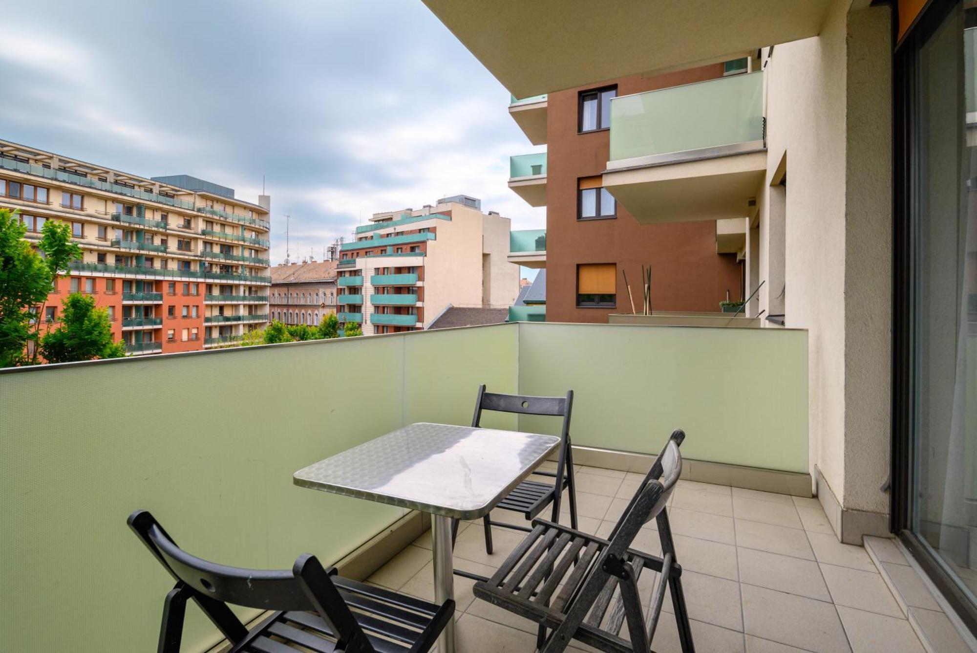 Park Blue Suite- Free Parking